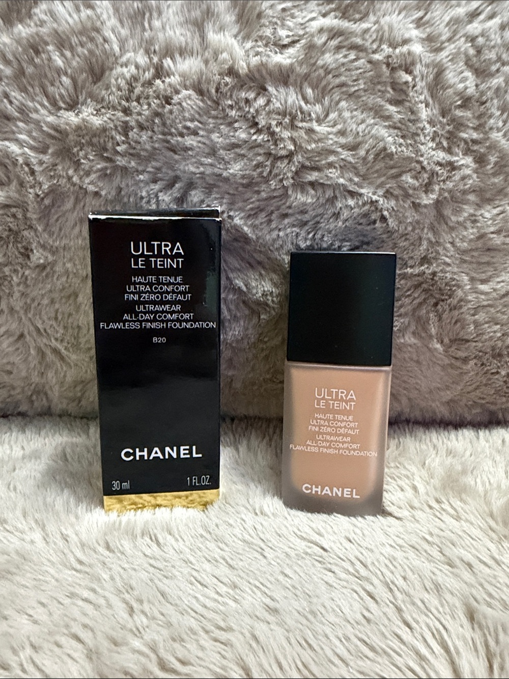 CHANEL Ultra Le Teint Foundation - Beige